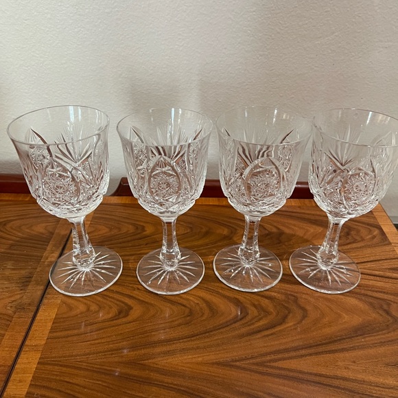 Other - Vintage Crystal Hob Star Wine Glasses Excellent Condition  set of 4